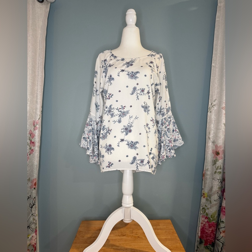 LC Lauren Conrad White and Blue Floral Top